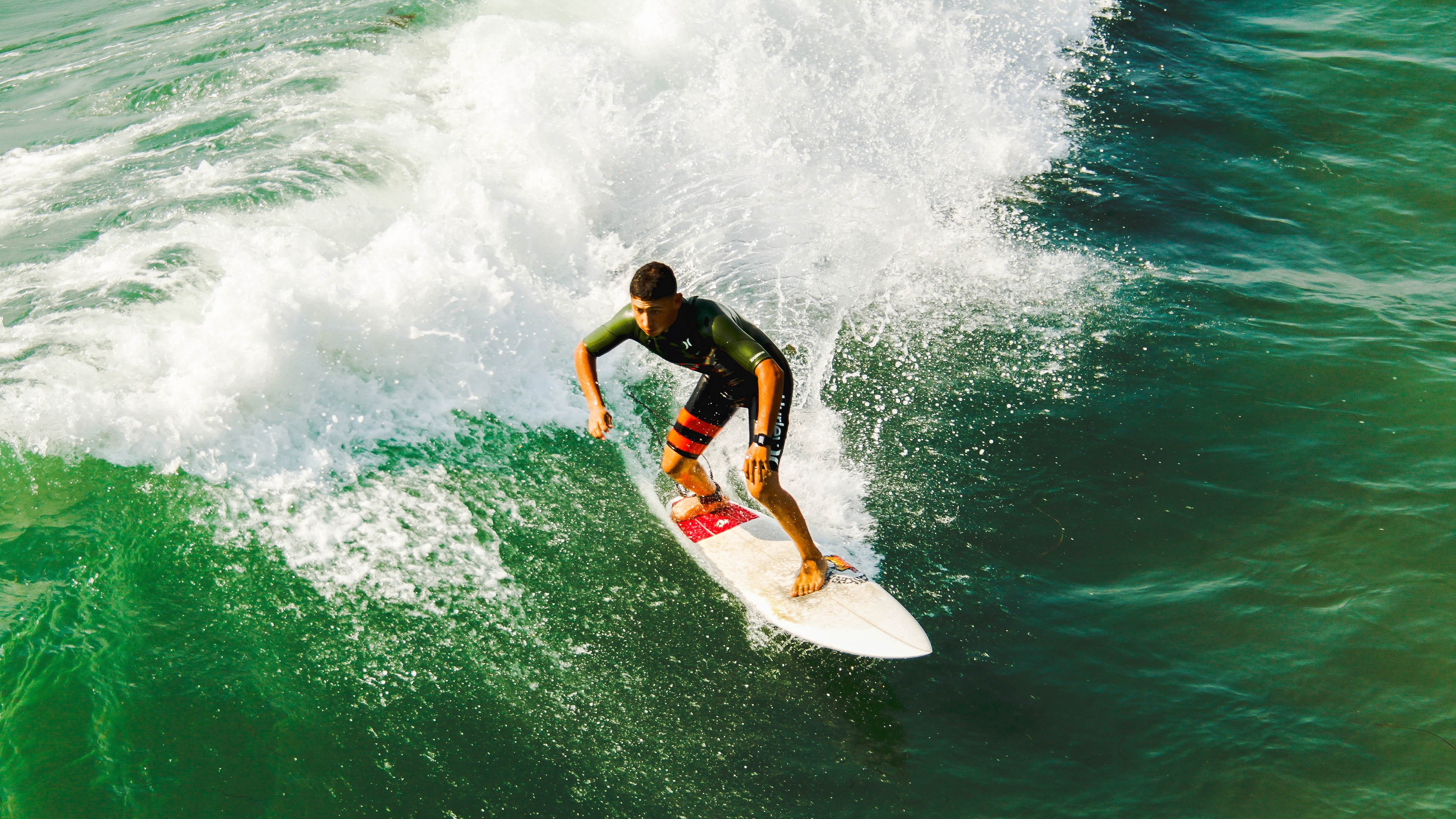 赛场“火药味十足”：欧冠中的激烈对抗，欧冠最精彩比赛